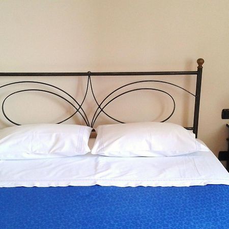Hostal Ca Du Ruja Strevi Habitación foto