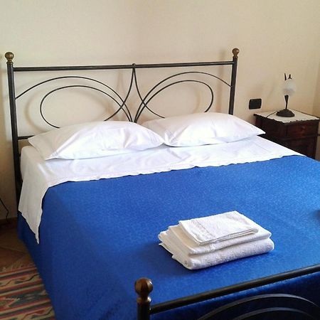 Hostal Ca Du Ruja Strevi Habitación foto